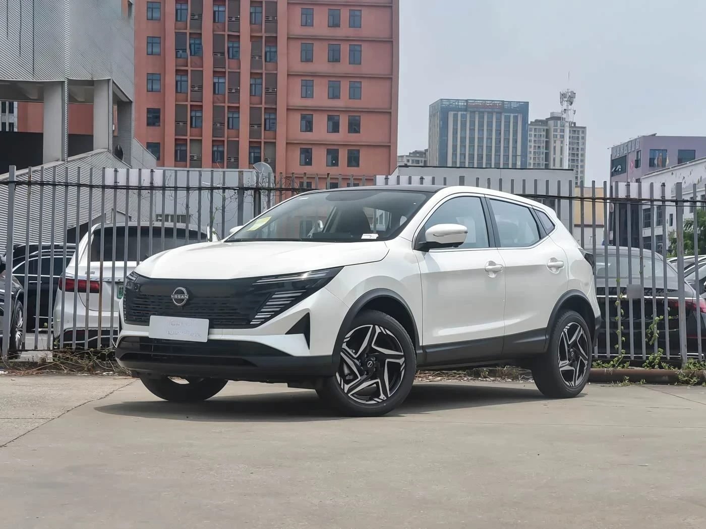 Dongfeng-Nissan Qashqai 2025 Facelift-Glory 2.0L CVT XV-Plus-Leading-version